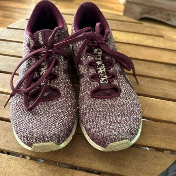 Onitsuka Tiger Asics Running Shoes size 9.5 EUC color: Maroon and Cream. - Picture 5 of 10